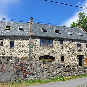 Hébergement de vacances Maison De Varennes, Chambon-sur-Lac