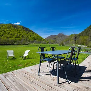 Hébergement de vacances La Dormeuse Du Val, Chambon-sur-Lac